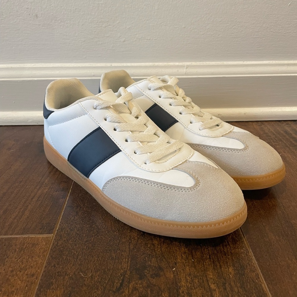 Nautica White and Navy Women’s Sz 8.5 Sneakers